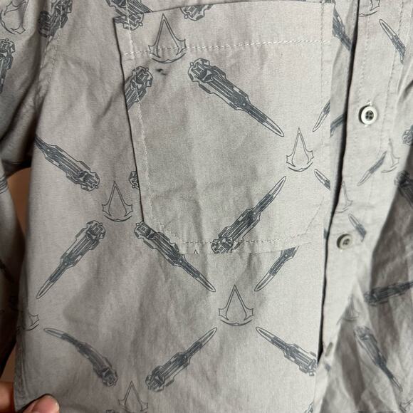 Assassin's Creed NWT Men's Small 100% Cotton Gray Long Sleeved Button Up Shirt - Picture 7 of 9